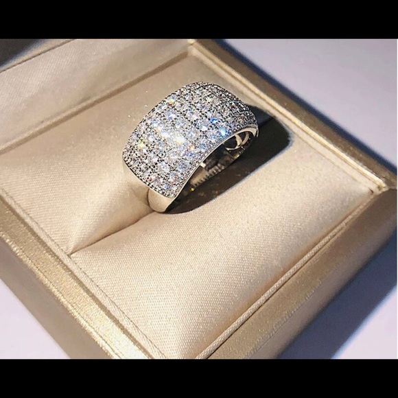 Zircon Cocktail Ring Size 7 - Picture 1 of 11